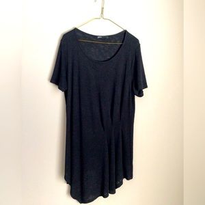 Short sleeve black knitted tunic top with side pleats.  Size XL